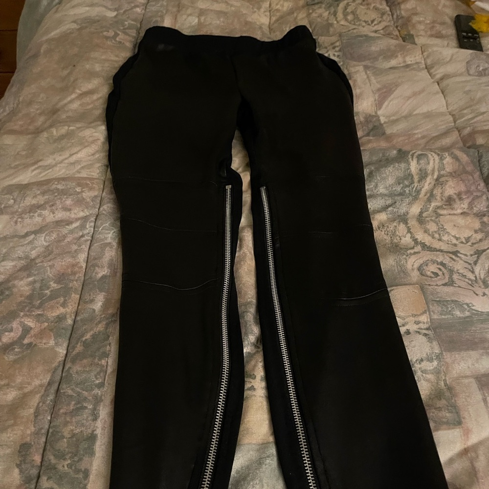 Bebe faux leather front leggings/pants size XS ankle length black.